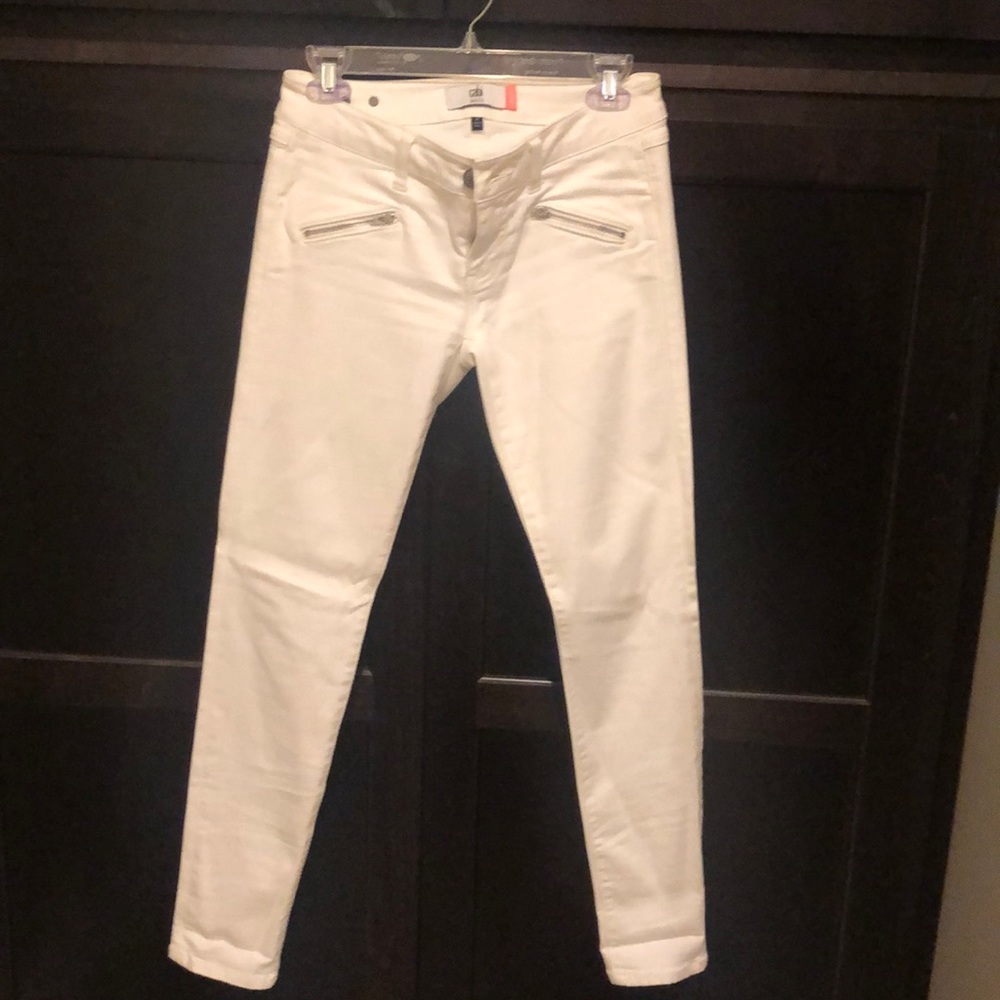 White cabi stretch skinny jeans . Size 2. EUC.